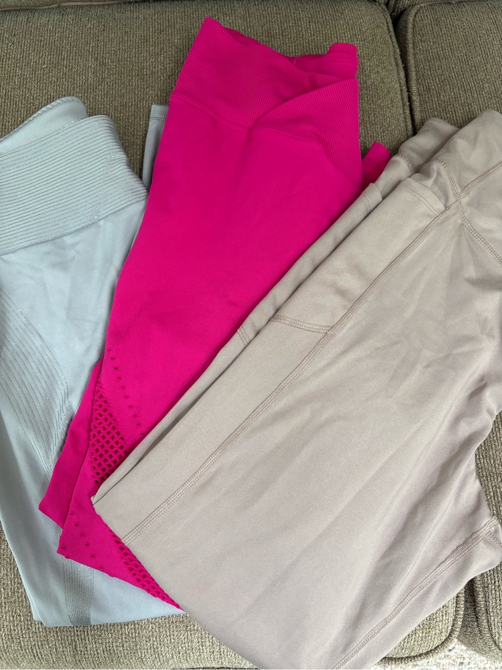 Victoria’s Secret Leggings Bundle. EUC Size L-XL Pink, Light Gray, Taupe